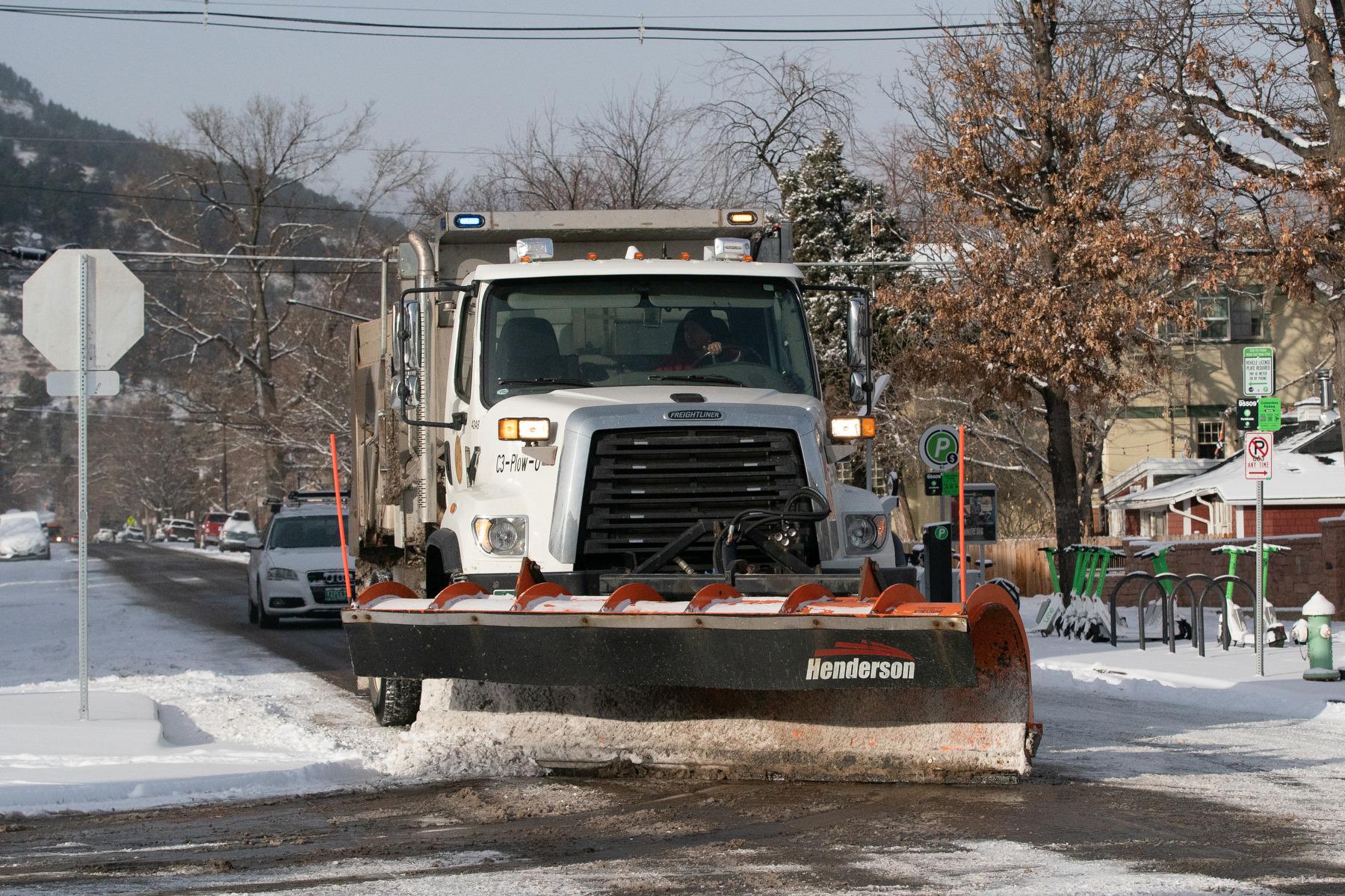 240108-WINTER-SNOW-PLOW-BOULDER