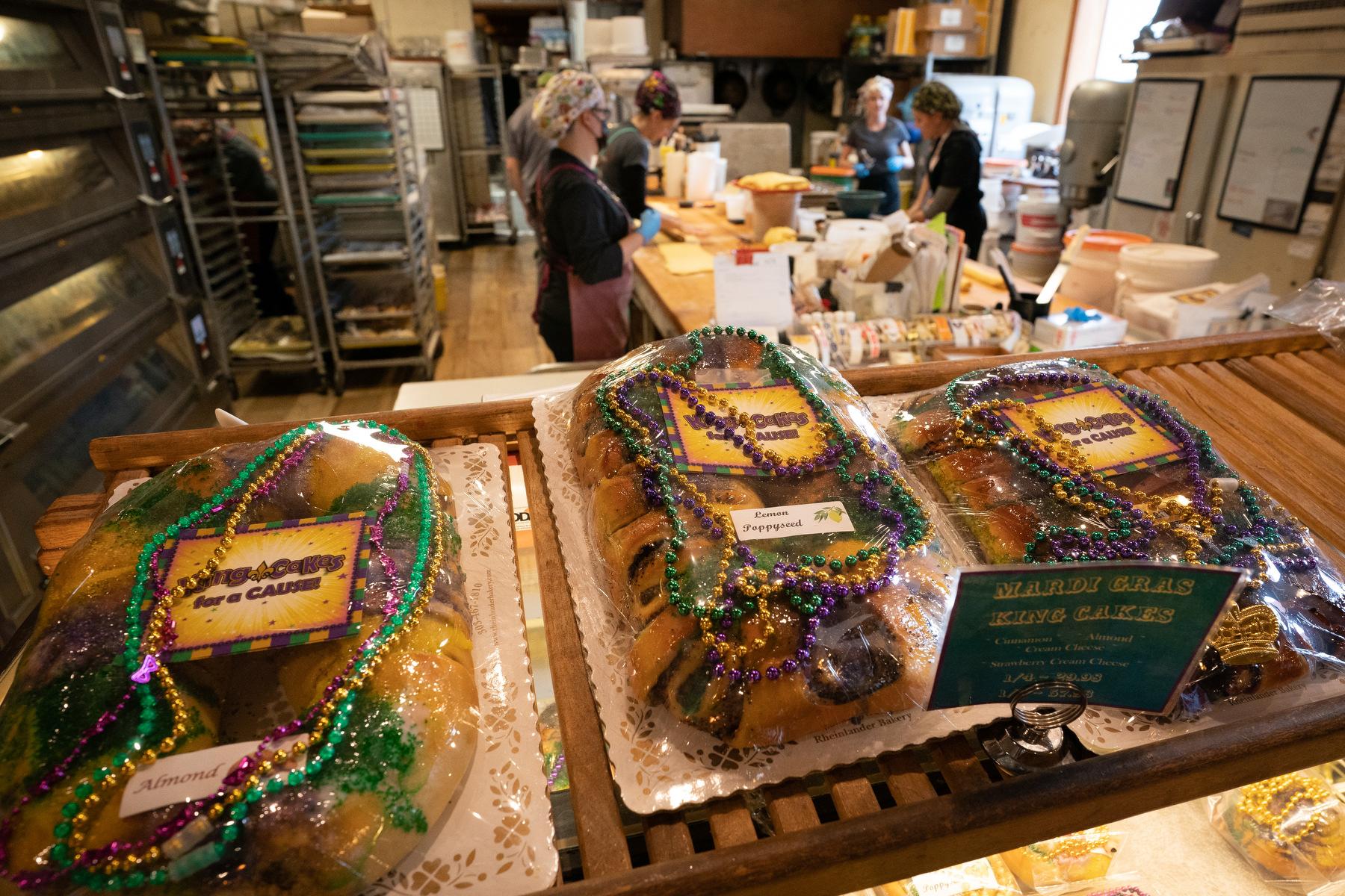 king-cake-mardi-gras-arvada-bakery-240206