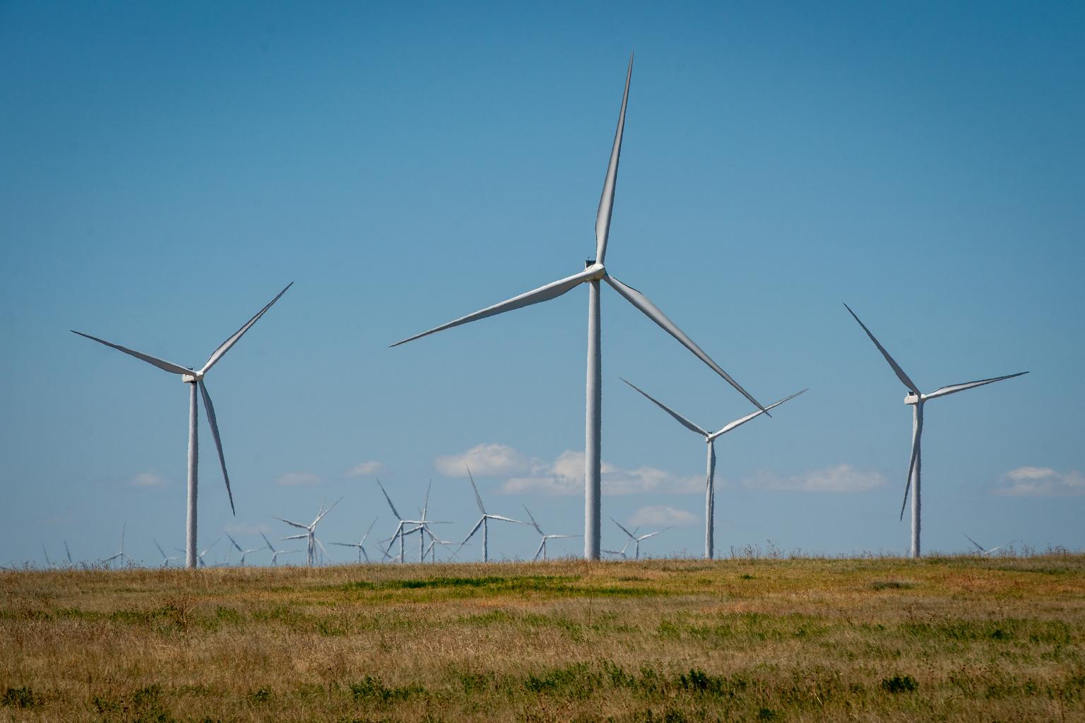 WINDMILLS MAKE ELECTRICITY ON HIGH PLAINS