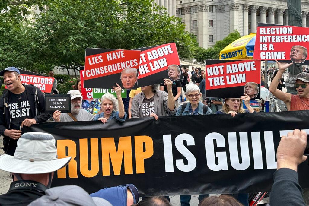 240530-trump-guilty-crowd-outside-courthouse-dd