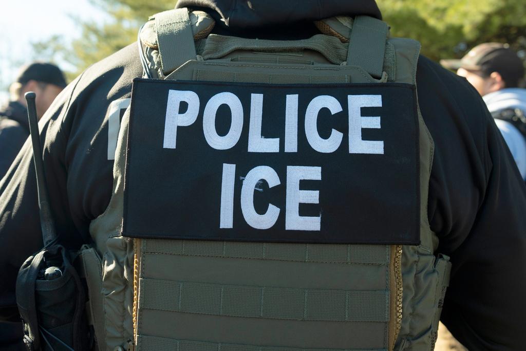 A U.S. Immigration and Customs Enforcement officer