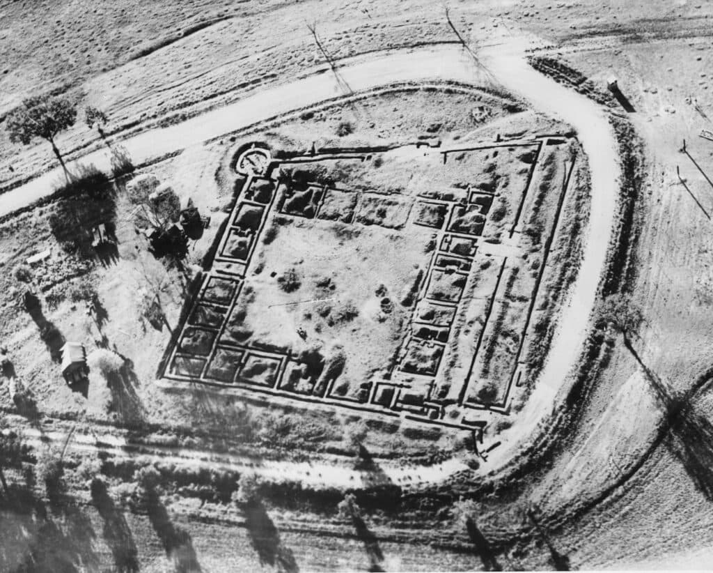 black and white showing a rectangular series of outlines with a courtyard