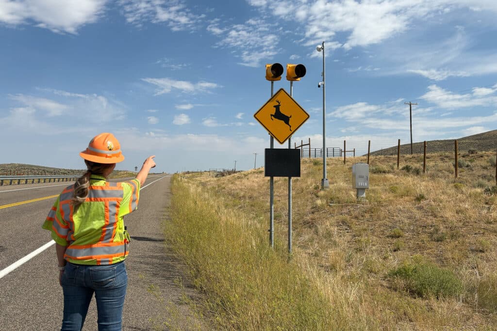 WILDLIFE-CROSSING-WARNING-SIGNS