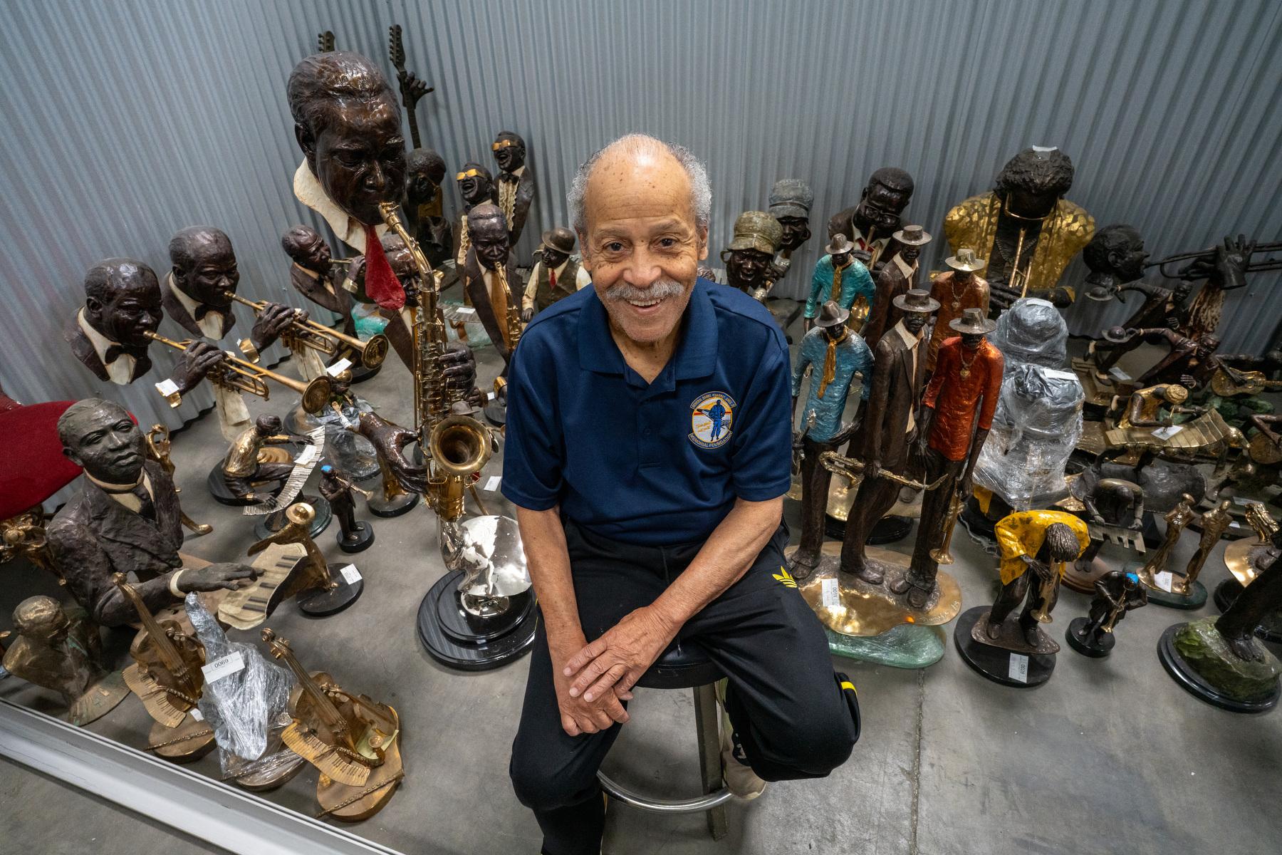 SCULPTOR ED DWIGHT