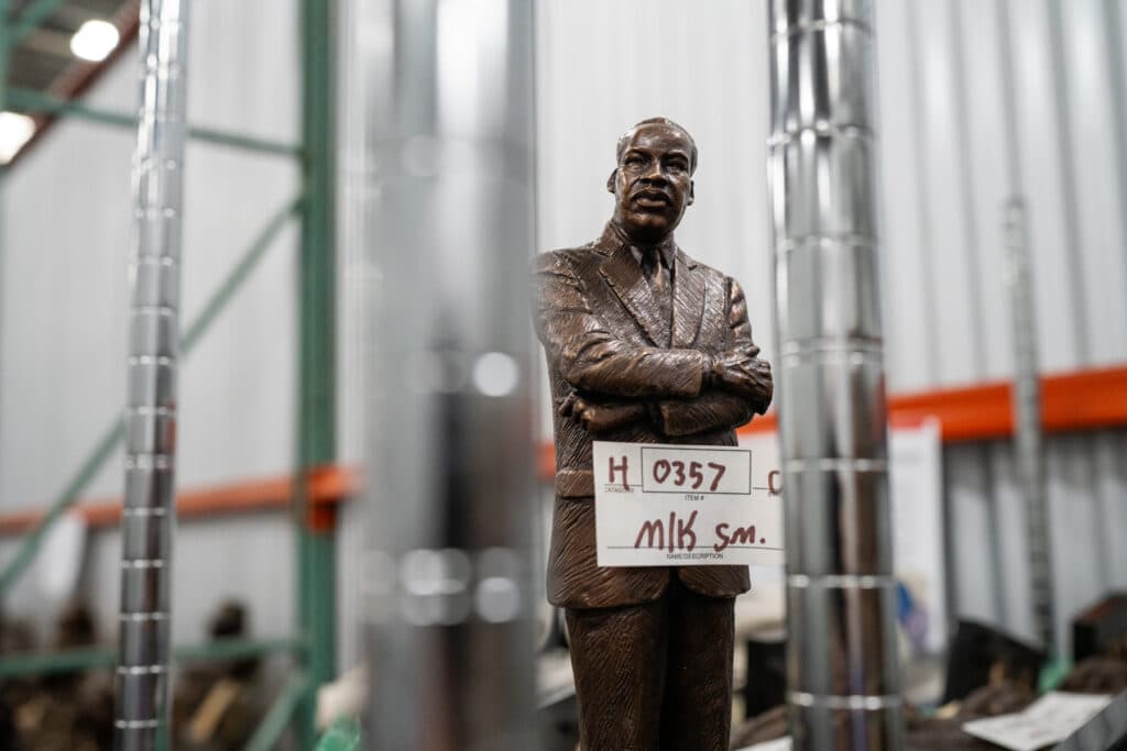 SCULPTOR ED DWIGHT