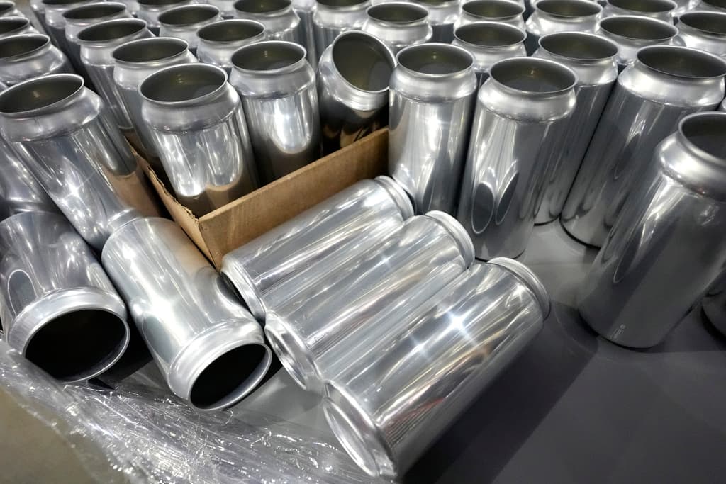 Unlabeled aluminum cans