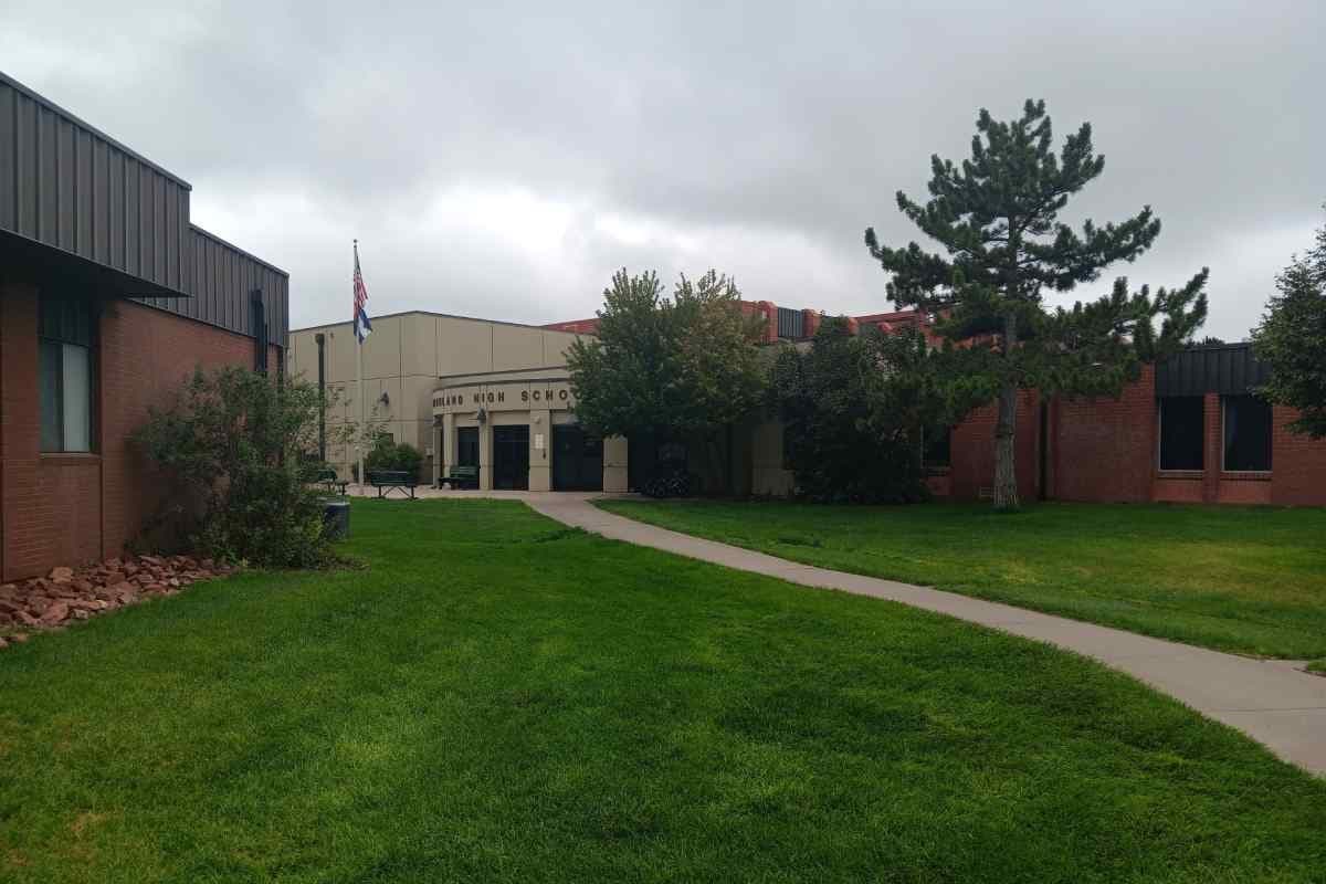 A school with green grass in front