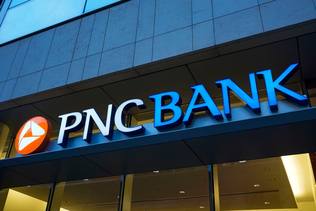 A sign that reads PNC Bank
