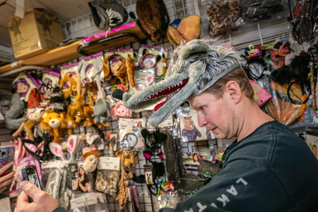 COSTUME-ECONOMY