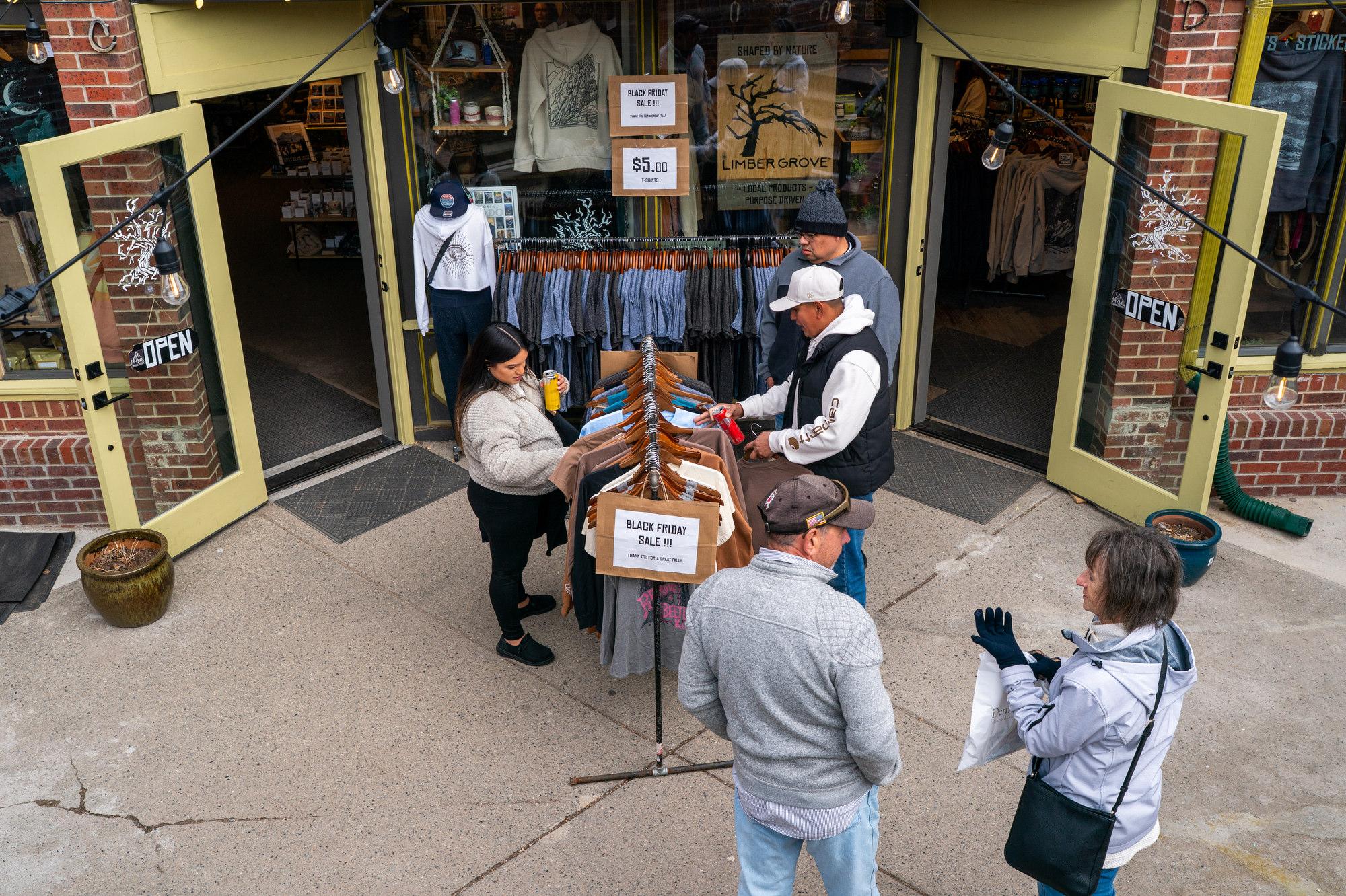 BRECKENRIDGE-SHOPPING-BLACK-FRIDAY-20251128