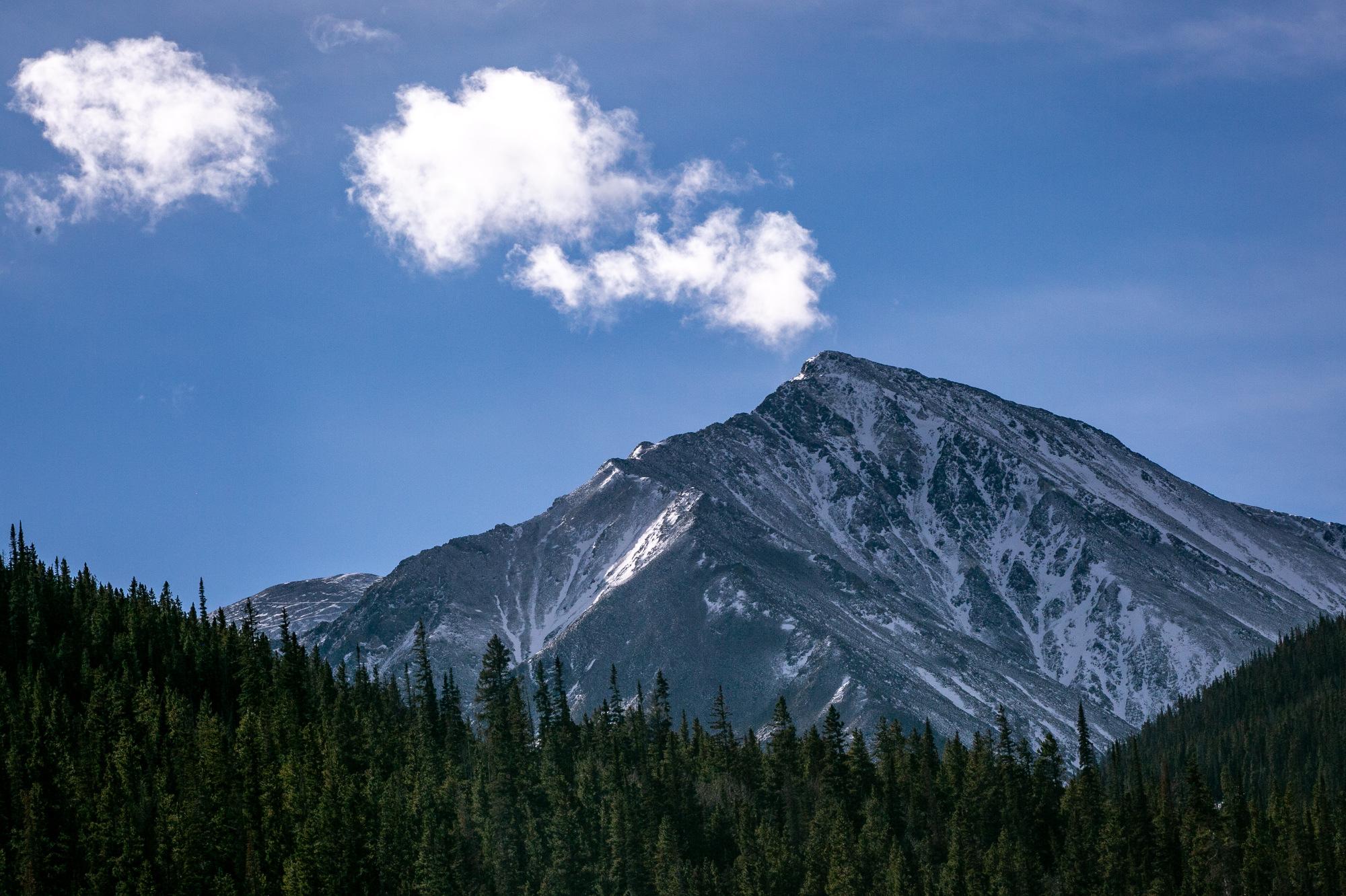 MOUNTAINS-SNIKTAU-I70-20251128