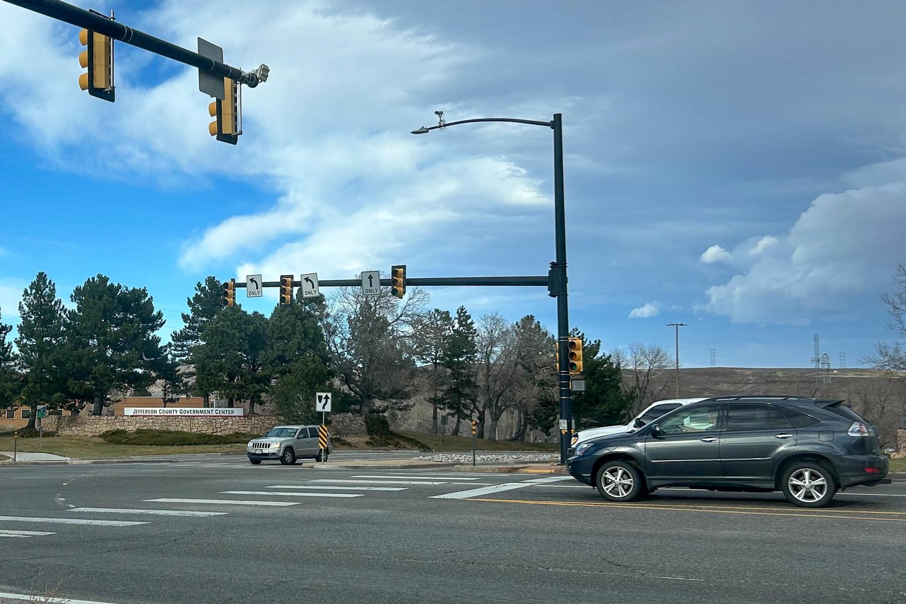 Traffic lights out in Golden as heavy winds sweep along the Front Range