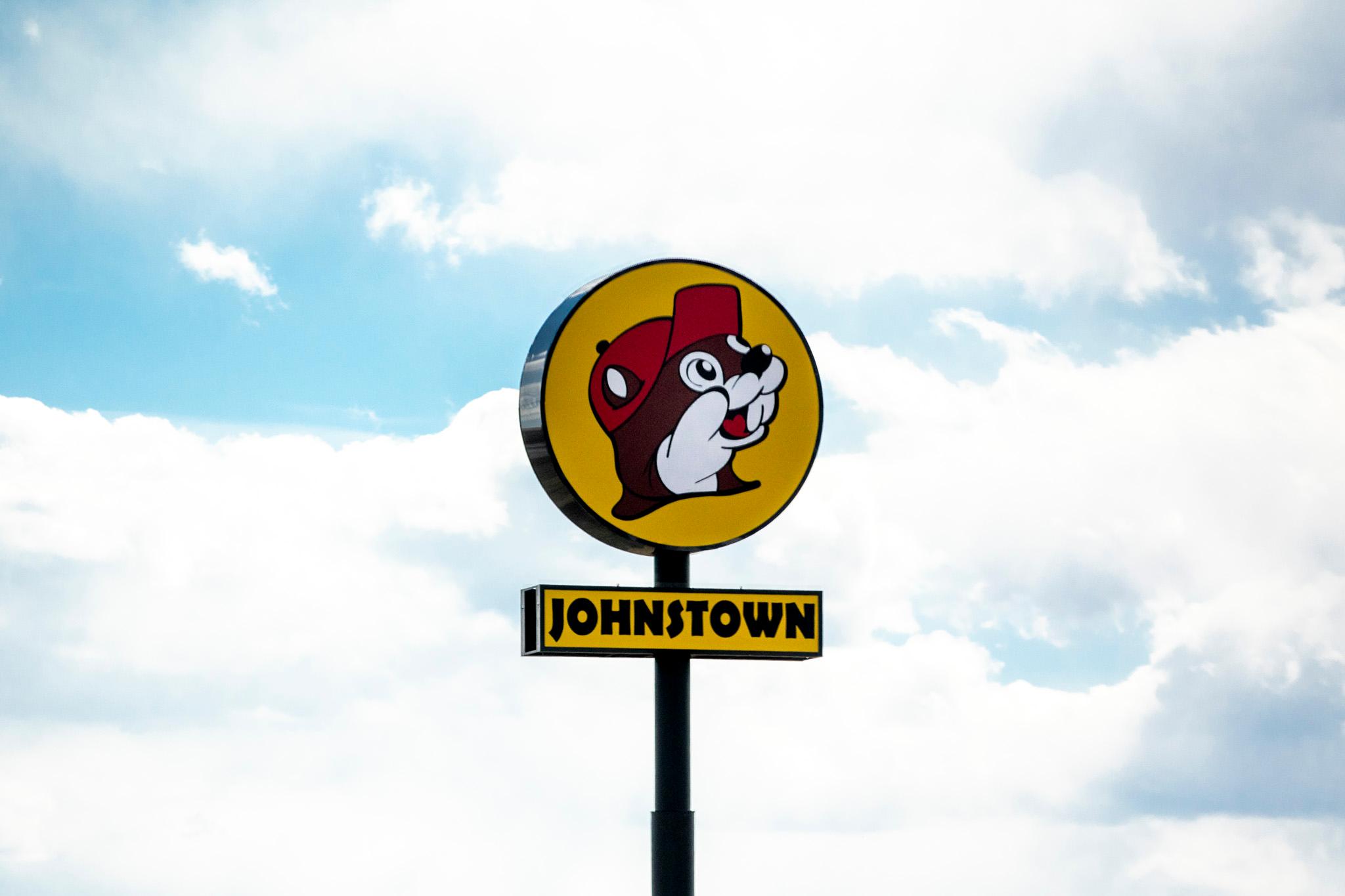 The Johnstown Buc-ee's sign looms over I-25. March 30, 2026.